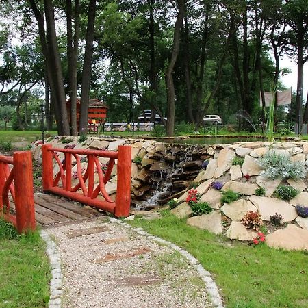 Hotel Luka Радом Екстериор снимка