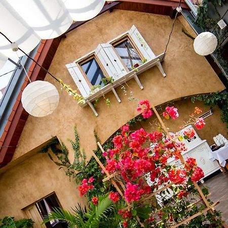 Hotel Luka Радом Екстериор снимка