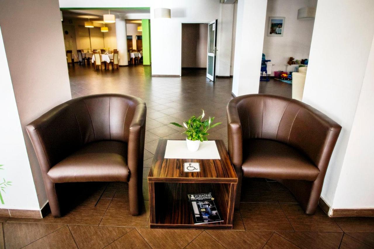 Hotel Luka Радом Екстериор снимка