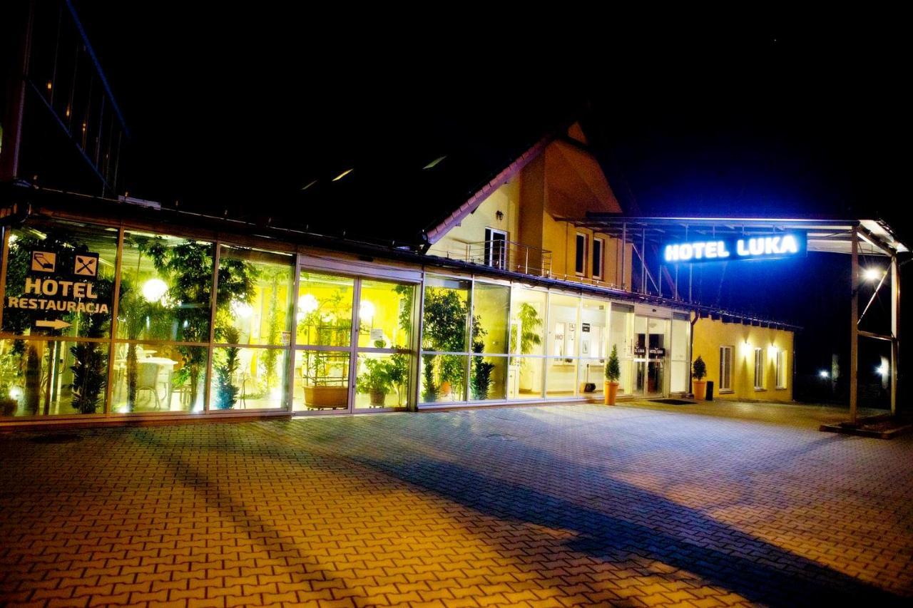 Hotel Luka Радом Екстериор снимка