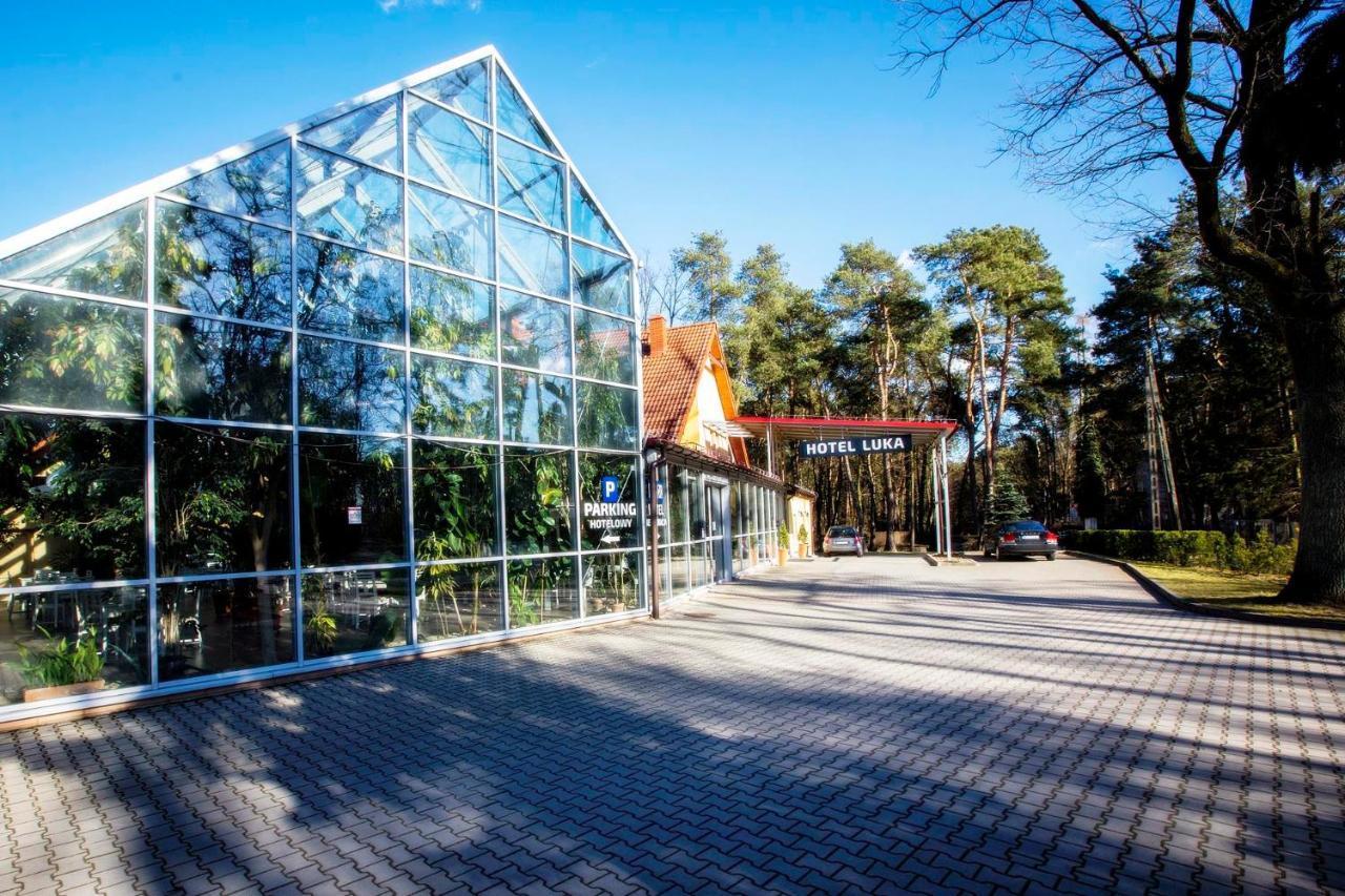 Hotel Luka Радом Екстериор снимка