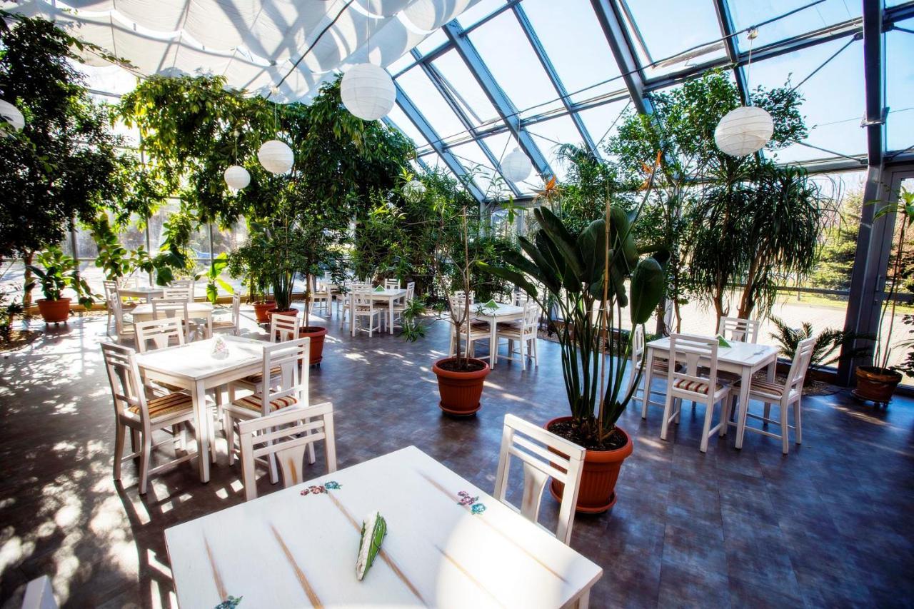 Hotel Luka Радом Екстериор снимка