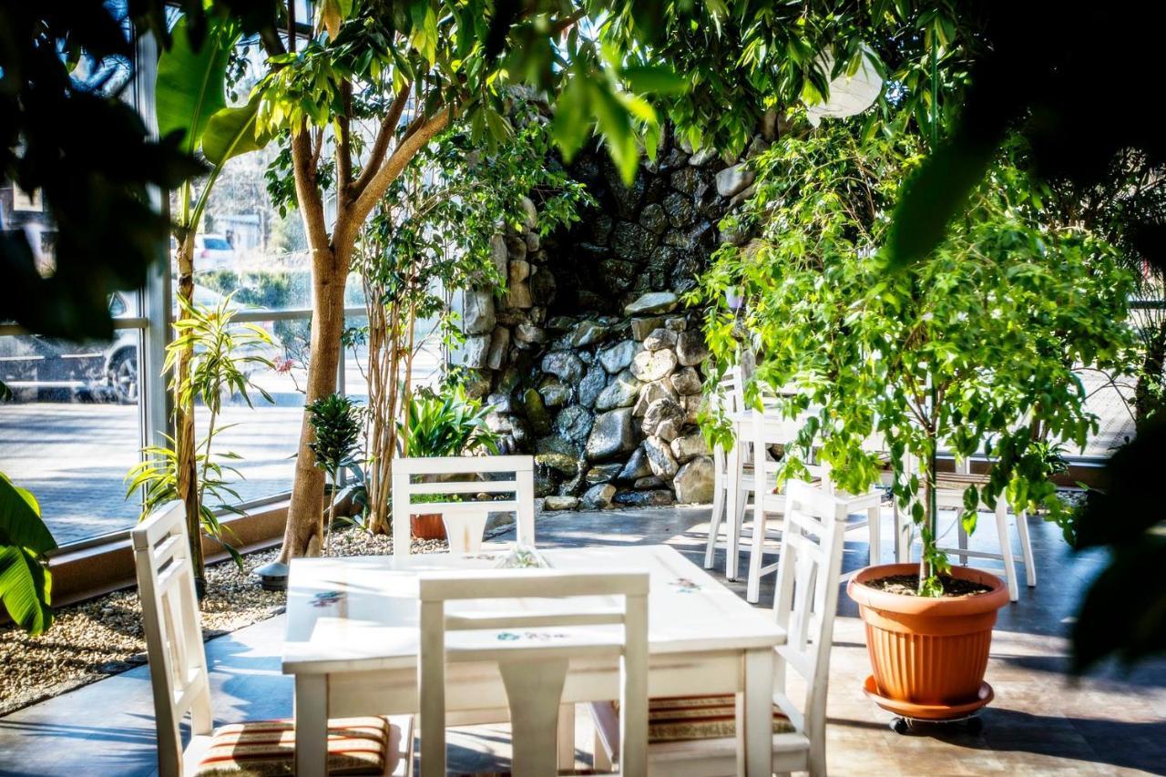 Hotel Luka Радом Екстериор снимка