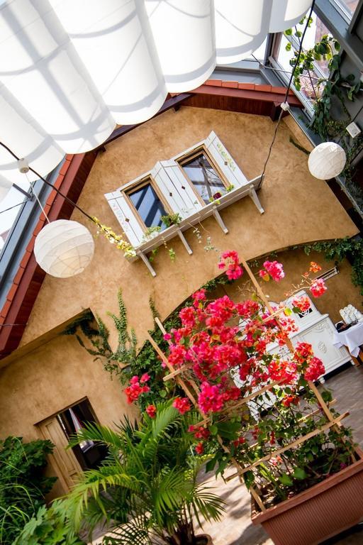Hotel Luka Радом Екстериор снимка