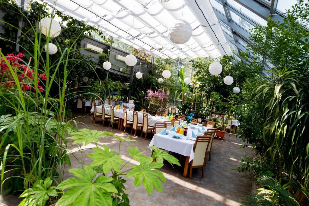 Hotel Luka Радом Екстериор снимка